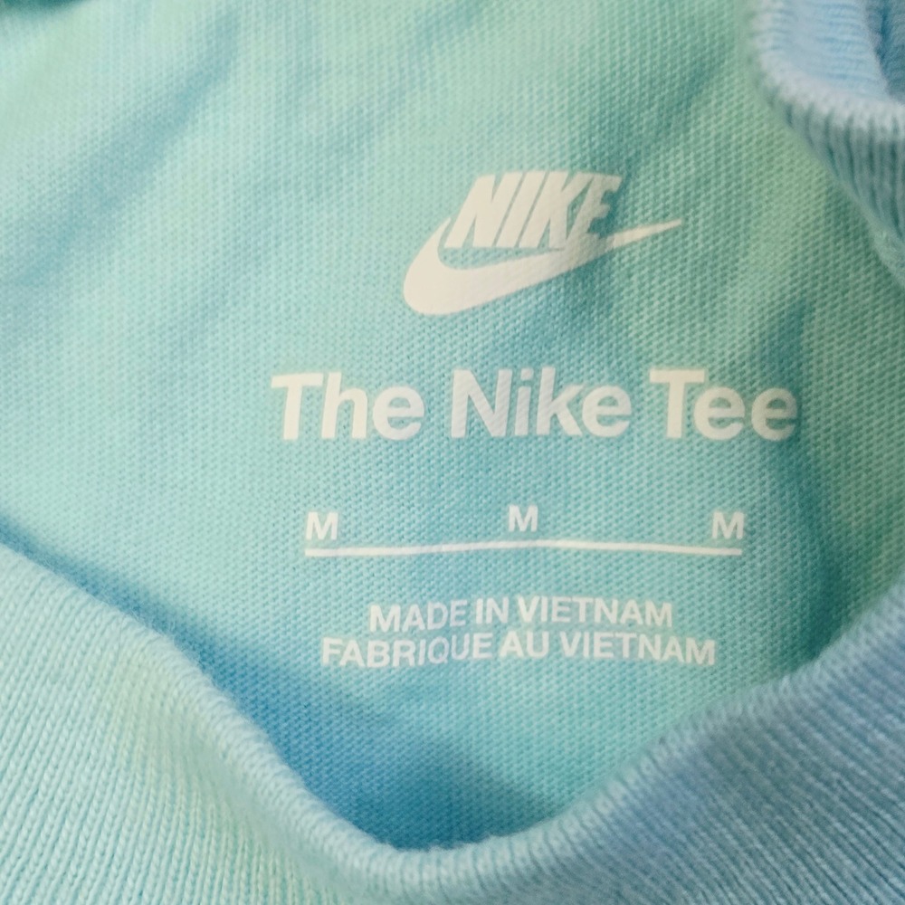 Nike Women's Tee T-Shirt Size M Light Blue Futura Logo Short Sleeve Q5 - Picture 12 of 14